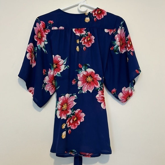 GibsonLook Blue Floral Mindy Wrap Blouse, Medium - Picture 6 of 10